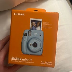 brand new Polaroid camera instax mini 11 SKY BLUE. I